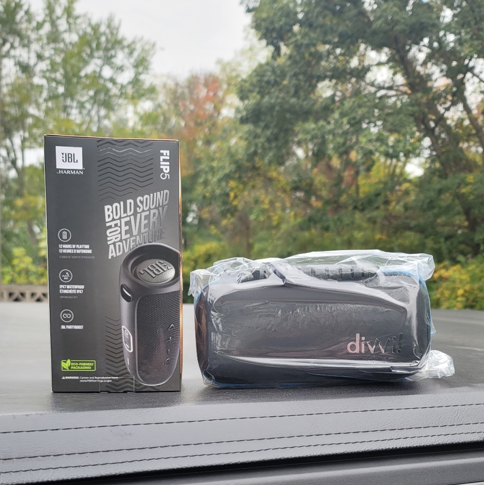 JBL Flip 5 Bluetooth Speaker